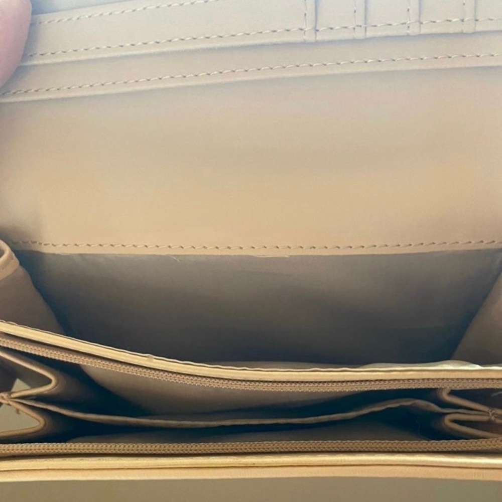 Guess Wallet - Picture 5 of 6